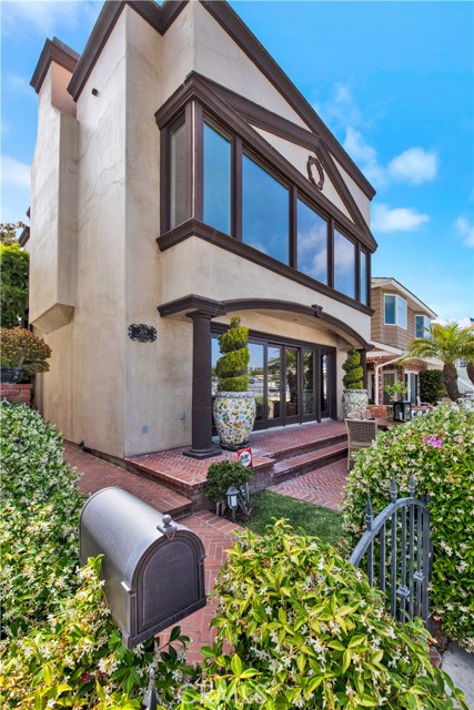 209 E Bay Front, Newport Beach, CA 92662